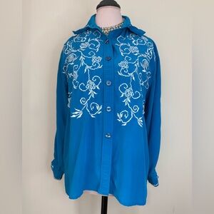 Diane Von Furstenberg 100% silk Blue Floral Embroidered Blouse in size medium